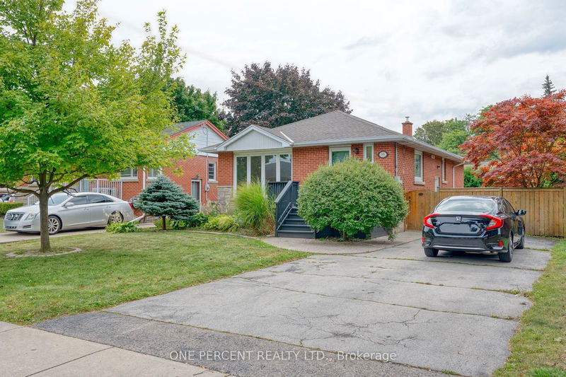 16 Wildewood Ave  Hamilton, L8T 1X3 | Image 2