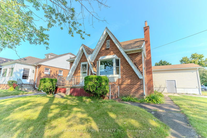 15 Queensbury Rd  Fort Erie, L2A 1P9 | Image 1