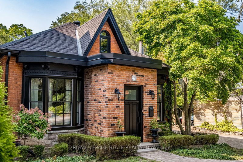 home for sale on 370 Queen Street S