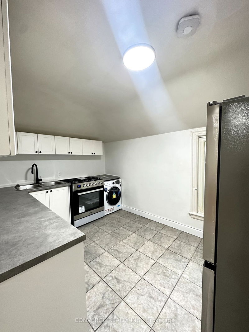 home for lease on 216 John Street N
