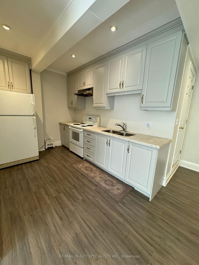 1 - 118 Main Street E