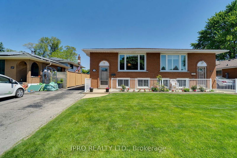 18 Costain Crt  Hamilton, L9C 5V5 | Image 1