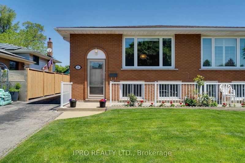 18 Costain Crt  Hamilton, L9C 5V5 | Image 2