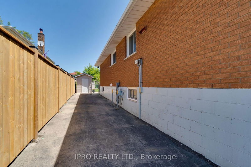 18 Costain Crt  Hamilton, L9C 5V5 | Image 35