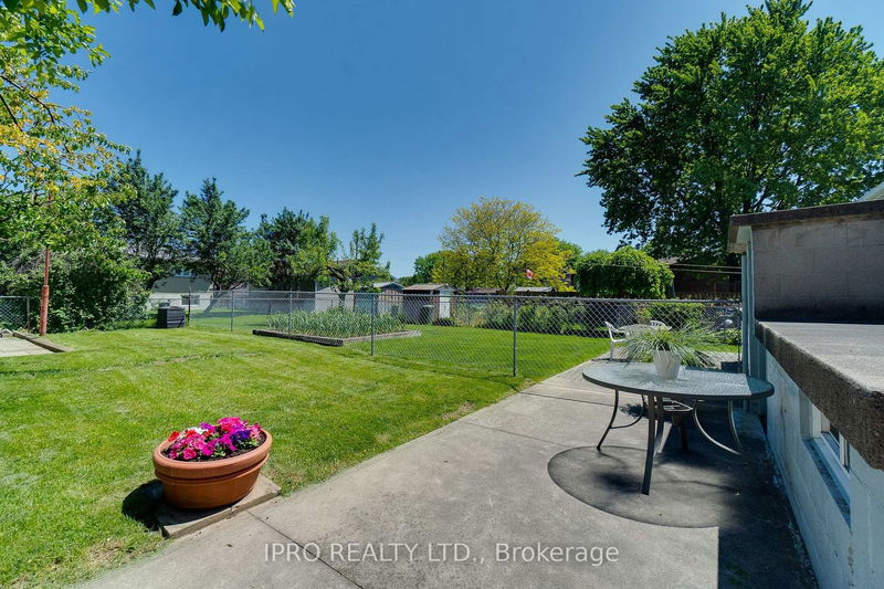 18 Costain Crt  Hamilton, L9C 5V5 | Image 37