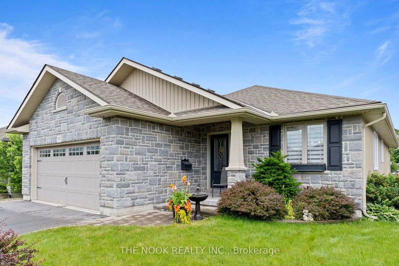 9 Woodburn Dr  Quinte West, K8V 0E1 | Image 2