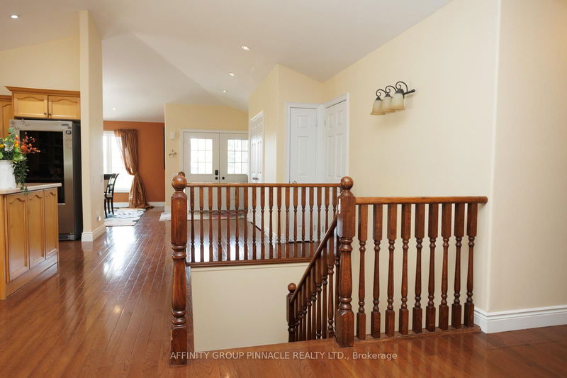 2 Fallingbrook Cres  Kawartha Lakes, K9V 2Z7 | Image 12