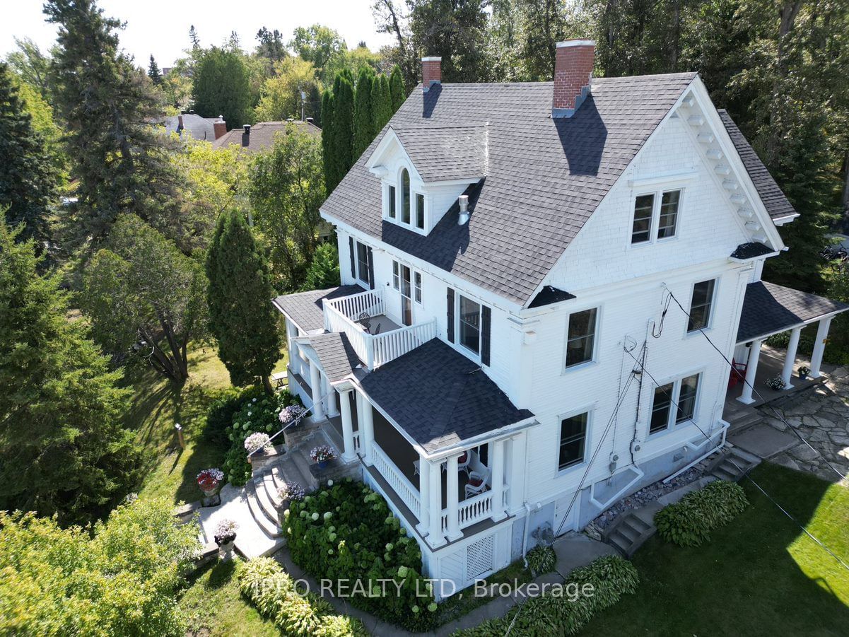 Building in 620 Lakeshore Road