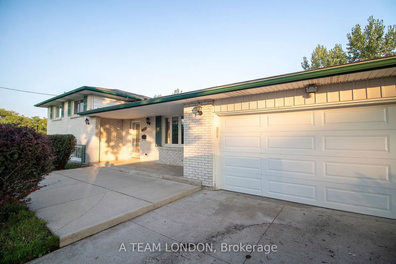 home for lease on 982 Oxford Street W