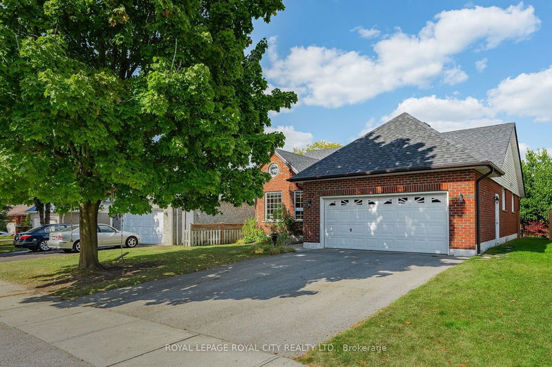 77 Pinnacle Cres  Guelph, N1K 1P6 | Image 2