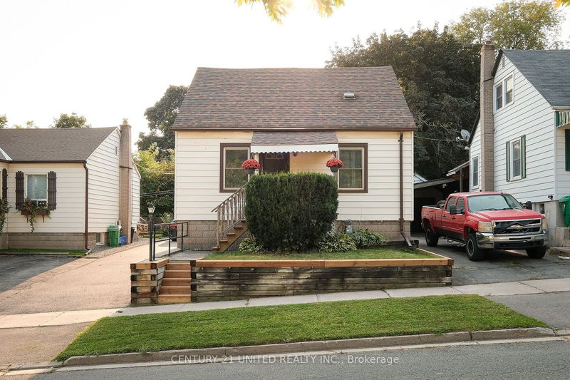 home for sale on 635 Stormont Street
