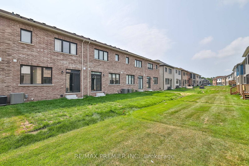 77 Keelson St E, Welland, L3B 0M4 | Image 3