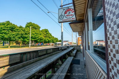 1490 Barton Street E — photo 4