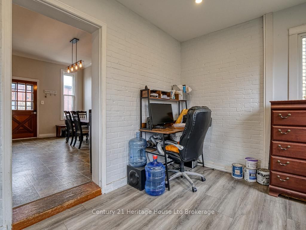 Listing Image 10