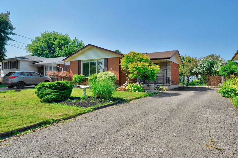 17 Bendingroad Cres  St. Catharines, L2N 5R4 | Image 1