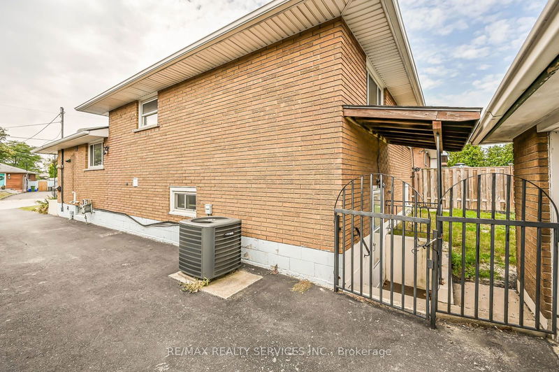 10 Windrush Cres N Hamilton, L8V 2K8 | Image 4