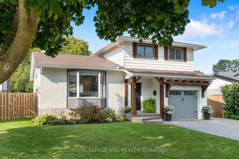 home for sale on 14 Laguna Crescent
