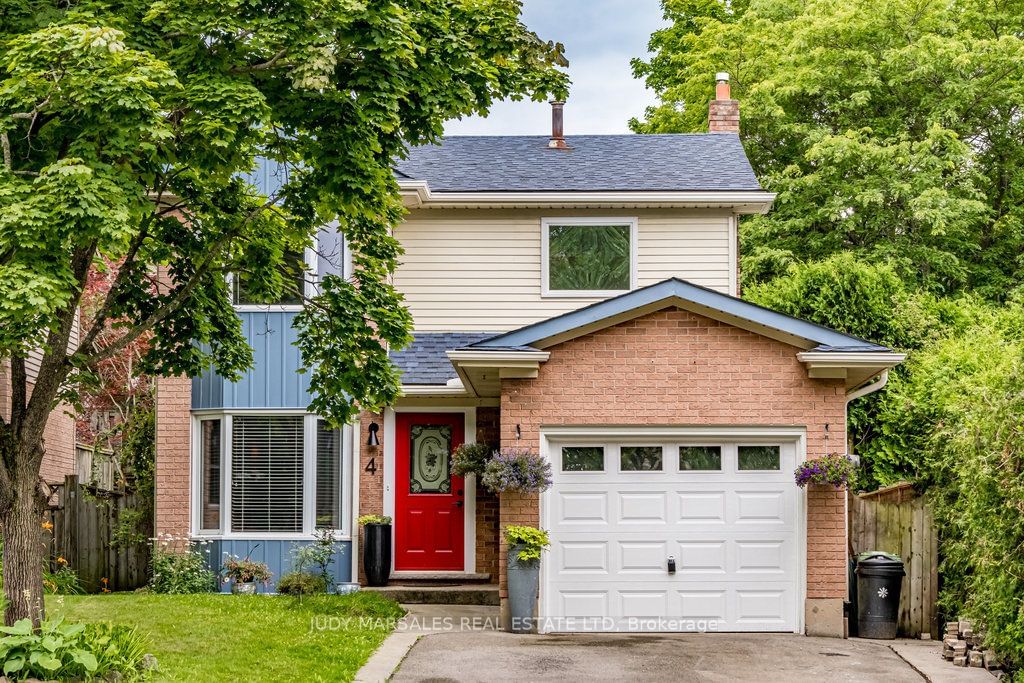 Building in 4 Knollwood Court