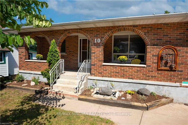 10 Dundas Cres  St. Catharines, L2T 1T3 | Image 1