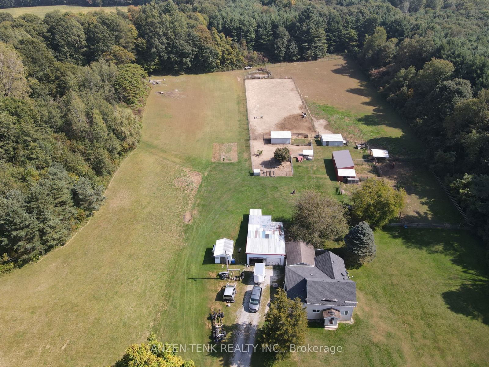 Building in 800 1st Concession Rd ENR Road