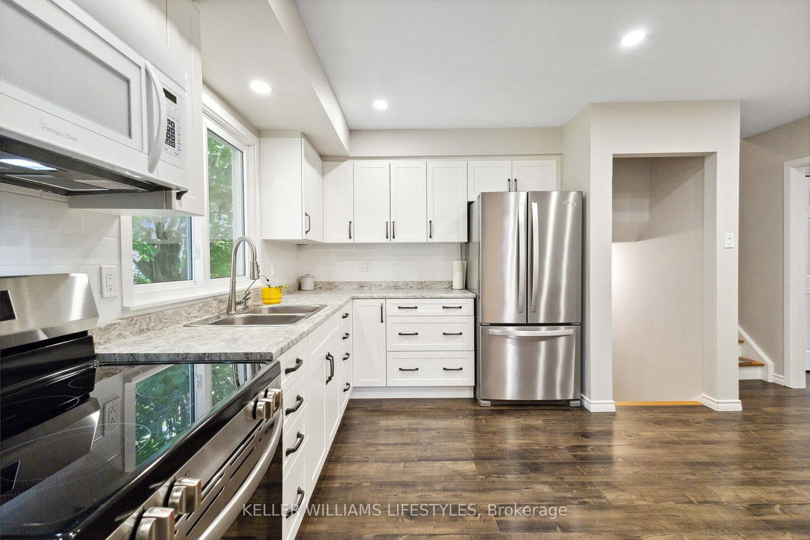 Listing Image 11