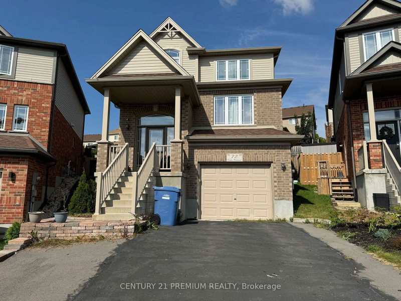 home for lease on 72 Oakes Crescent