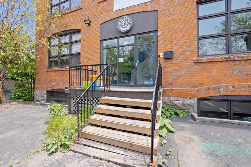 Upper - 126 Catharine St N, Hamilton, L8R 1J4 | Image 2