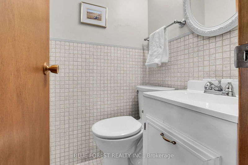 1026 Crumlin Sdrd  London, N5V 1R7 | Image 16