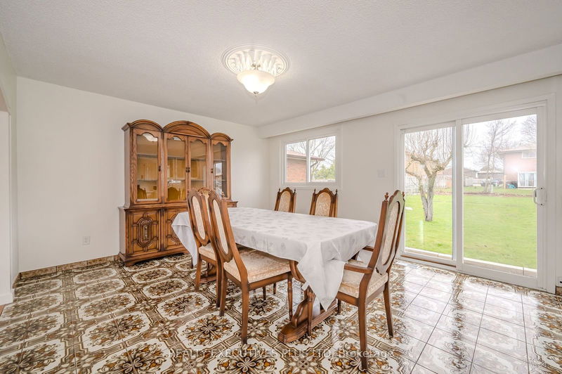 127 Applewood Cres  Guelph, N1H 6B3 | Image 12