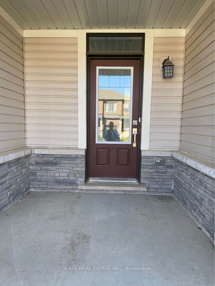 home for lease on 37 Oaktree Drive