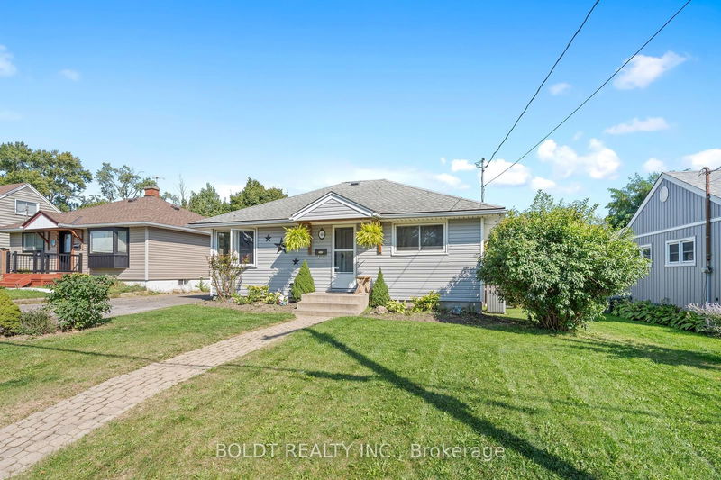 home for sale on 66 Whyte Avenue N