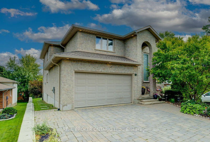 58 West Acres Cres  Kitchener, N2N 3G8 | Image 2