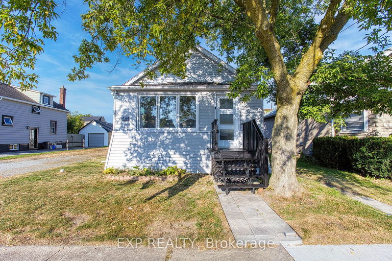 home for sale on 495 Wallace Avenue N