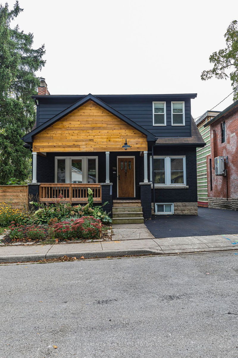 home for sale on 116 Victoria Street