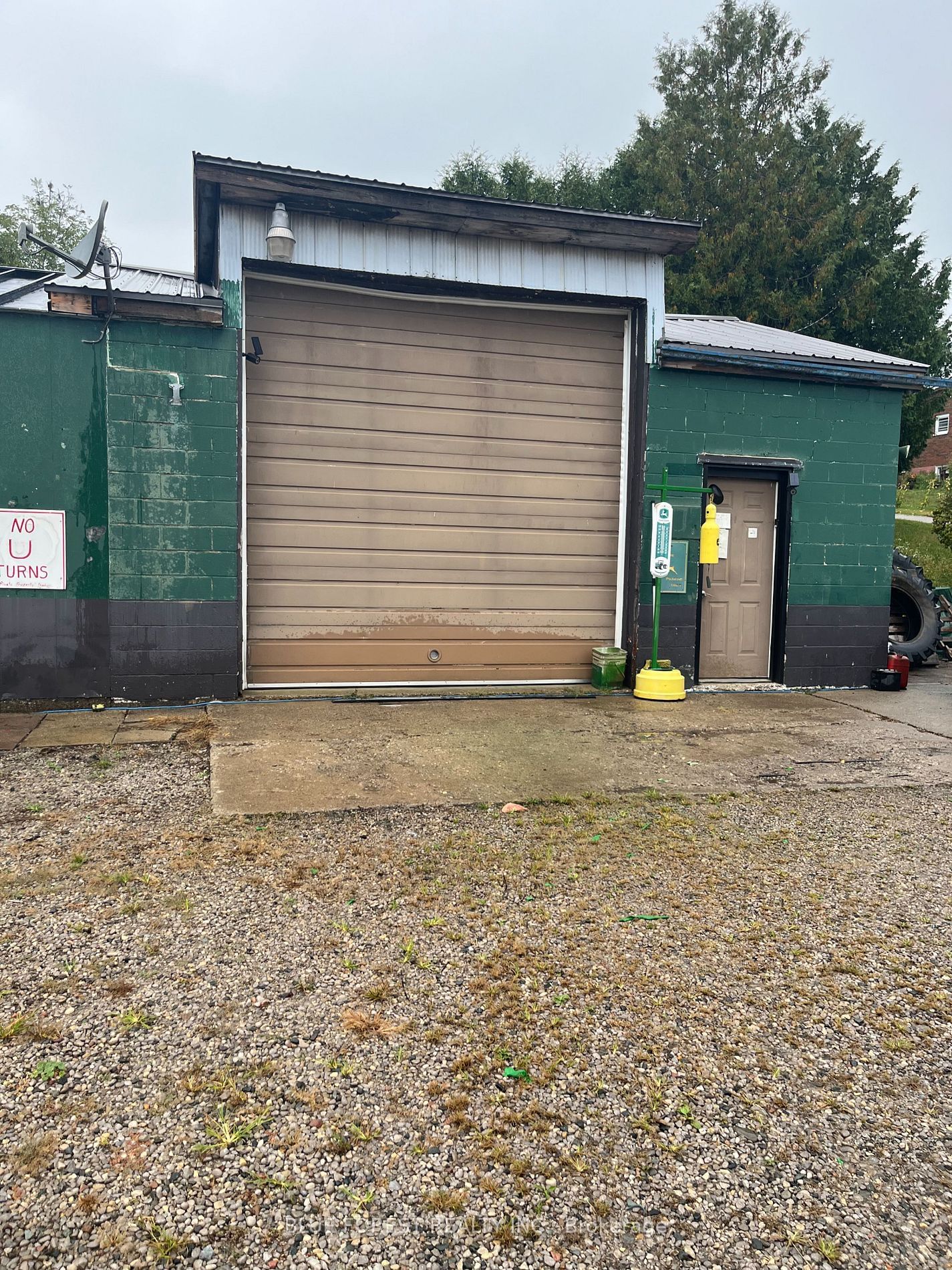 Building at 1742 Longwoods Road, Southwest Middlesex, Wardsville