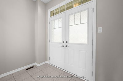 8620 Pawpaw Lane, Niagara Falls -  image-0-3