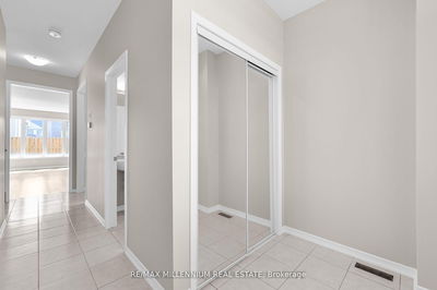 8620 Pawpaw Lane, Niagara Falls -  image-0-4