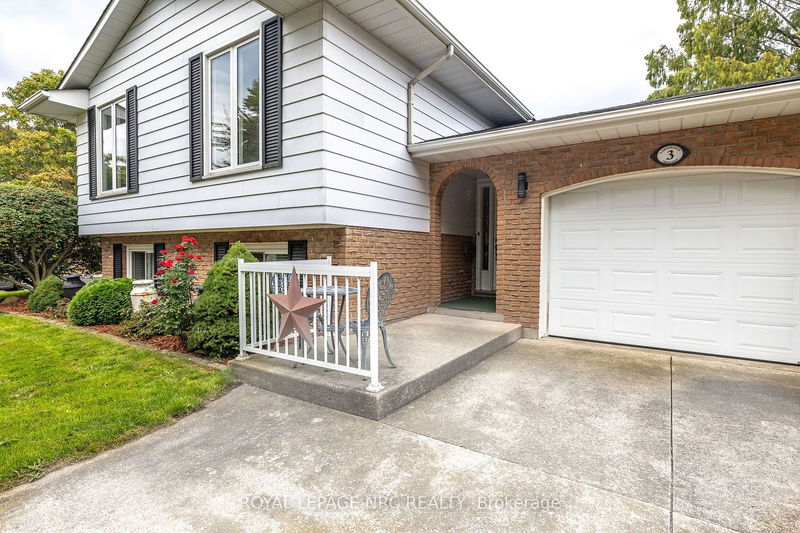 3 Lakebreeze Cres  St. Catharines, L2M 7C2 | Image 1