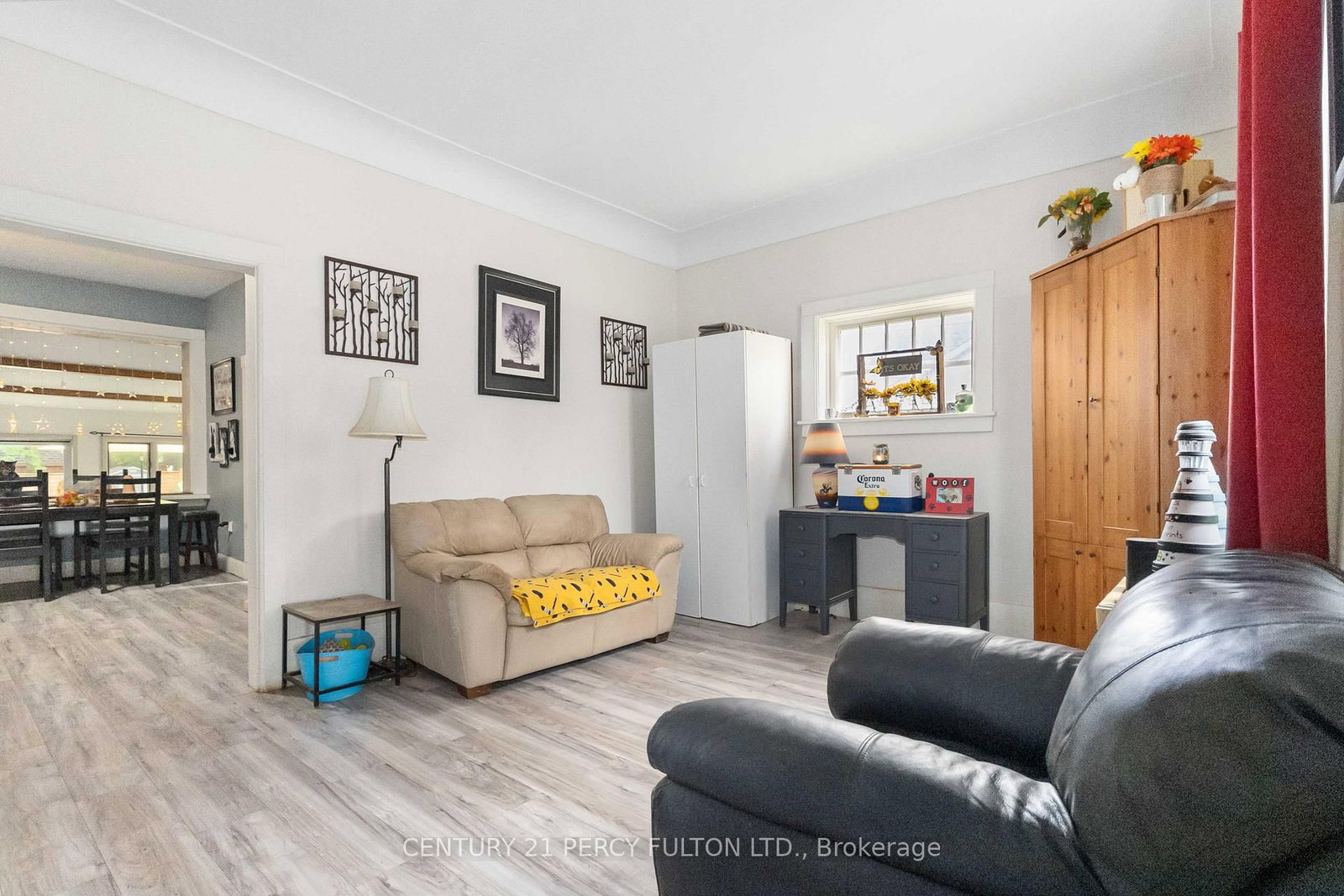Listing Image 5