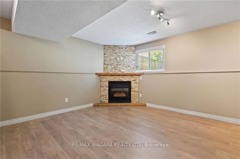 7467 Monastery Dr  Niagara Falls, L2H 3A7 | Image 24