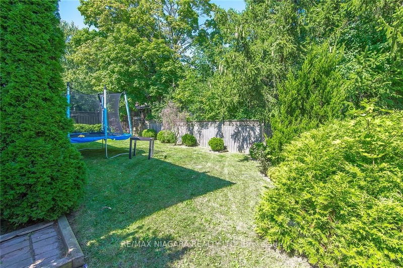 4 College Park Dr  Welland, L3C 6Z6 | Image 11