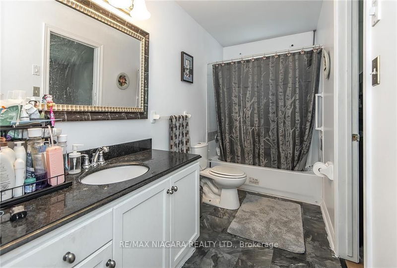 4 College Park Dr  Welland, L3C 6Z6 | Image 30