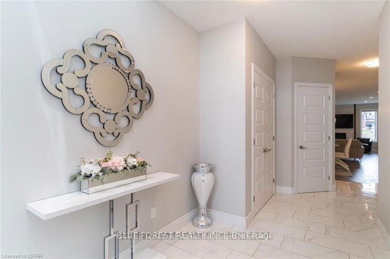 1661 Finley Cres  London, N6G 0T1 | Image 5