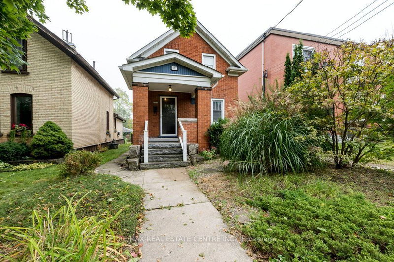 home for lease on 107 Wellington Street N