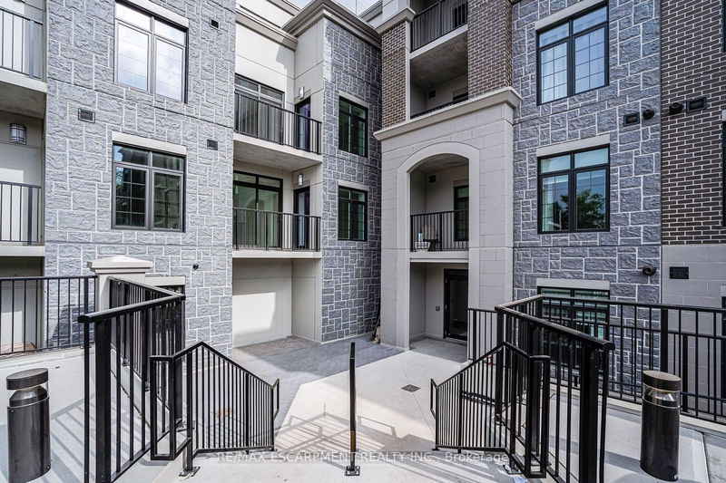 home for lease on 307-153 Wilson Street W
