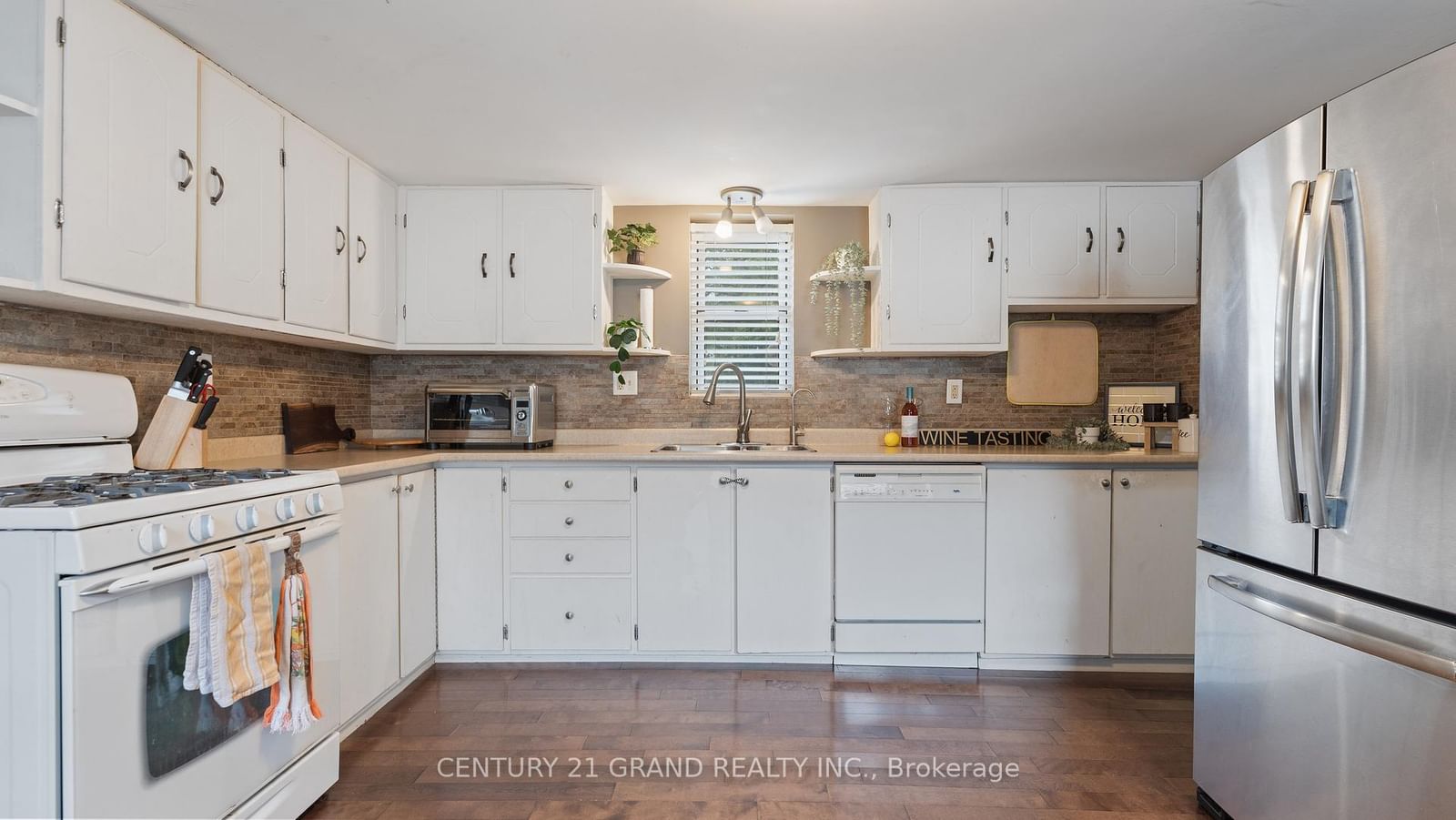 Listing Image 10