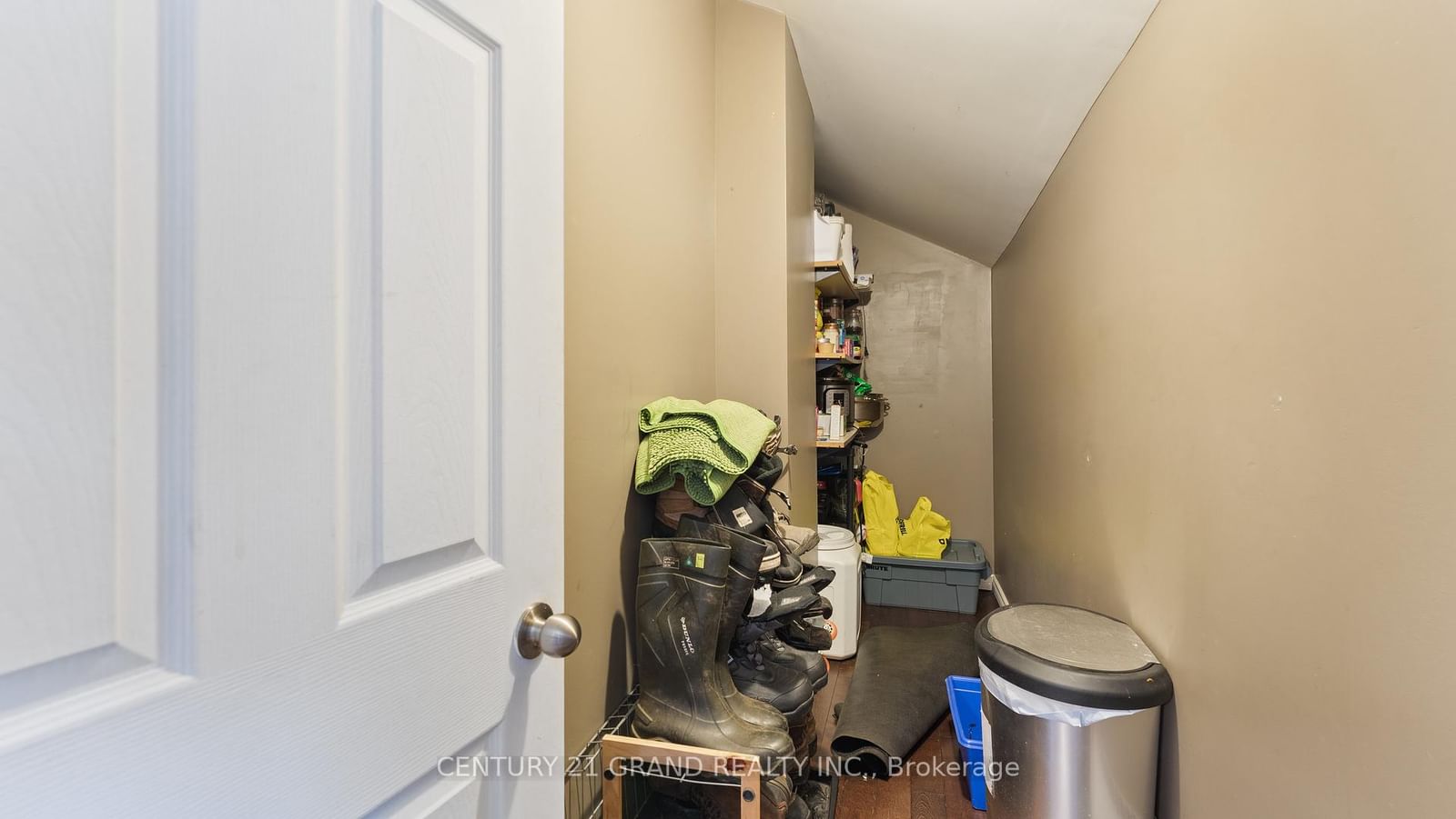 Listing Image 14
