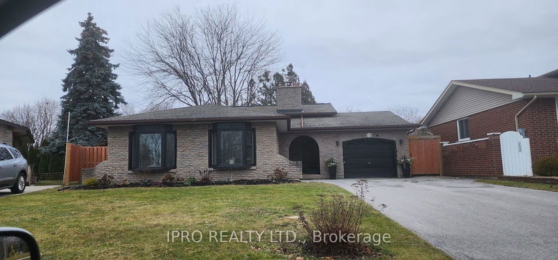 15 Bayshore Cres  St. Catharines, L2N 5Y3 | Image 1