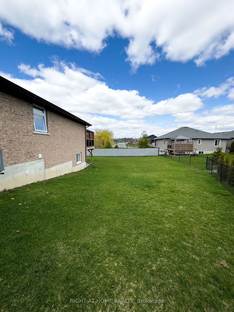 15 Spartan Crt  Quinte West, K8V 0G5 | Image 19