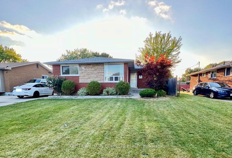 34 Redwing Rd  Hamilton, L9A 3Y9 | Image 1